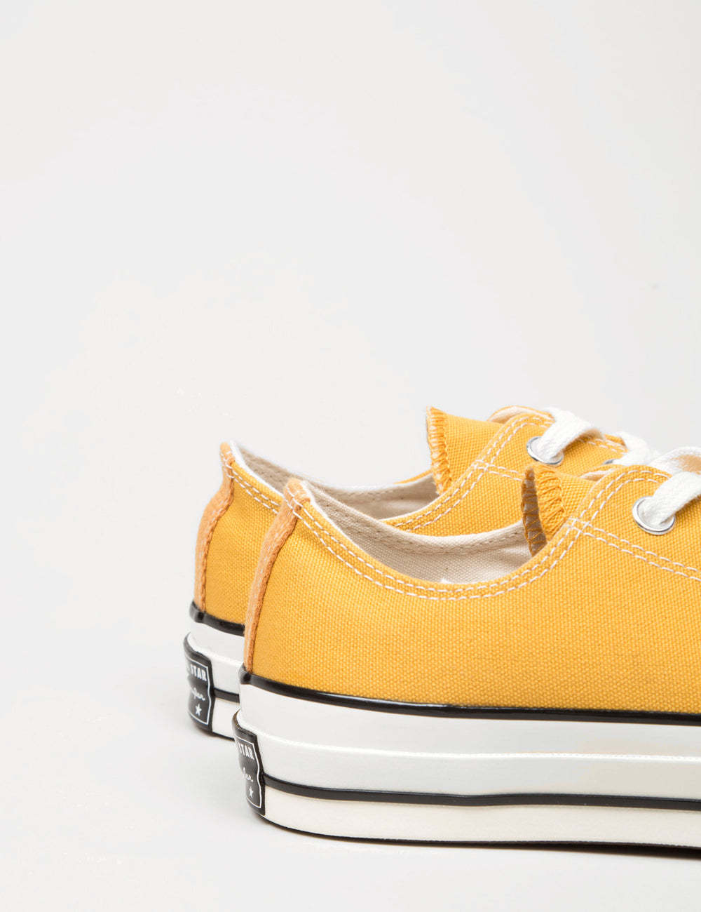 Converse yellow deals low