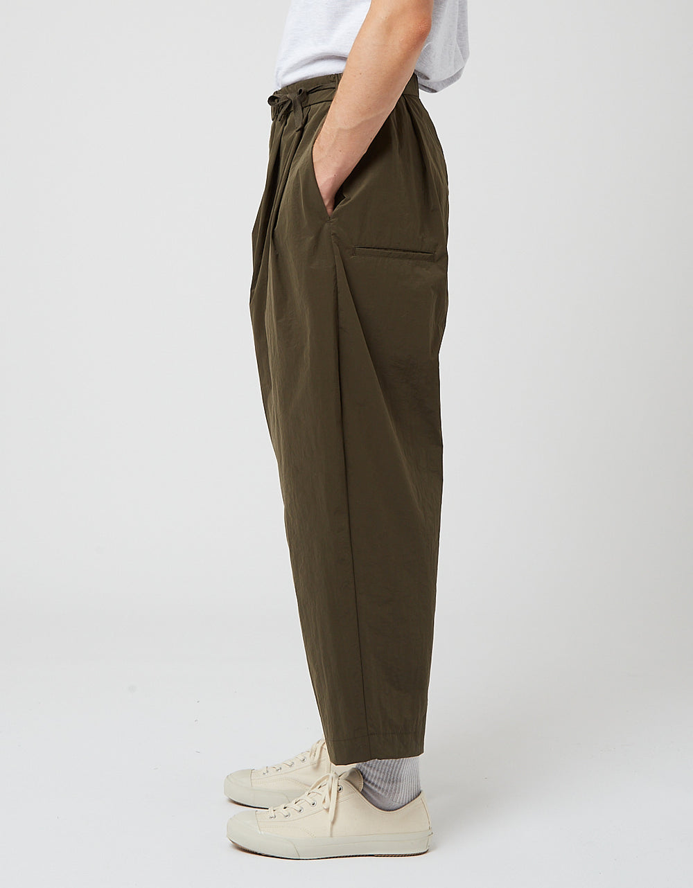 Uniform Bridge Volume Easy Pants - Khaki Green | URBAN EXCESS.